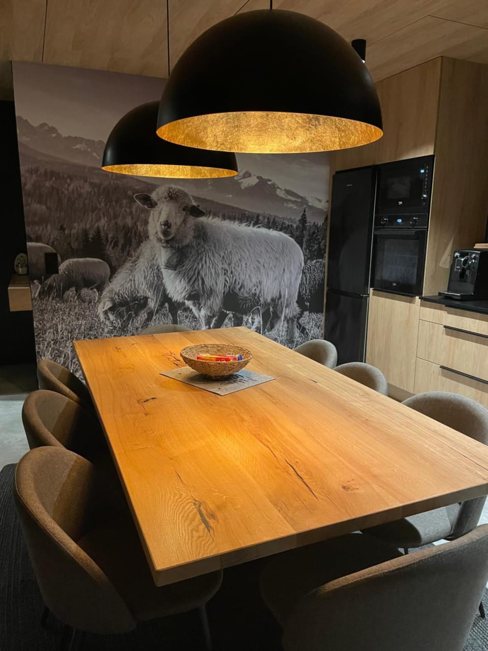 Kitchen or kitchenette, Dining area