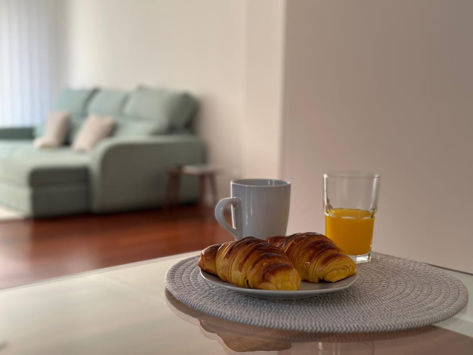 Living room, Food, Breakfast