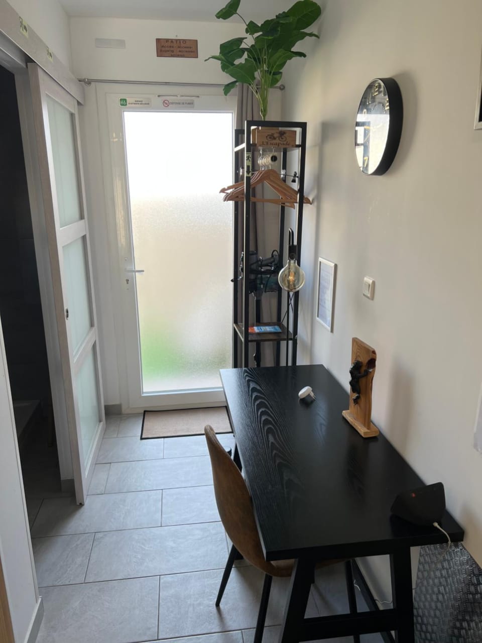 Seating area, storage, wardrobe