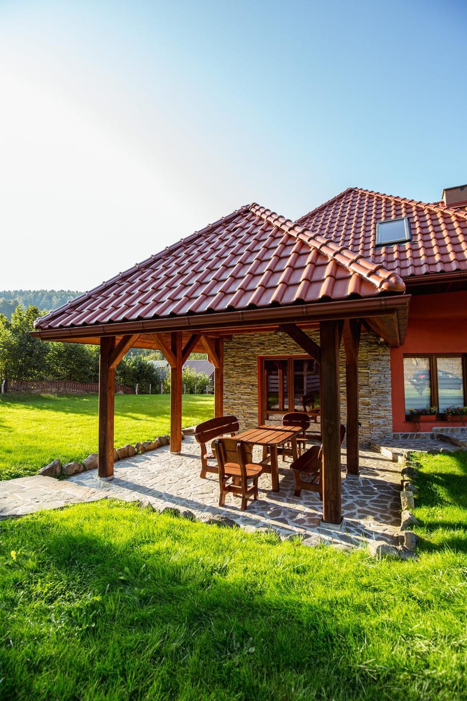 Property building, Natural landscape, Balcony/Terrace, Seating area, Garden view