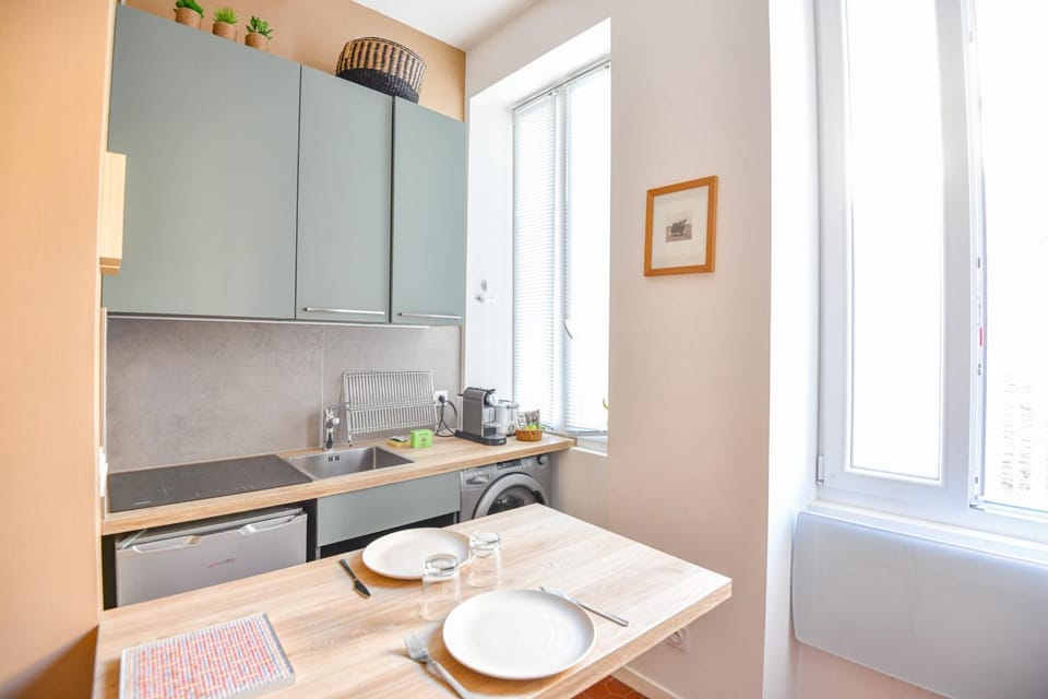 Kitchen or kitchenette