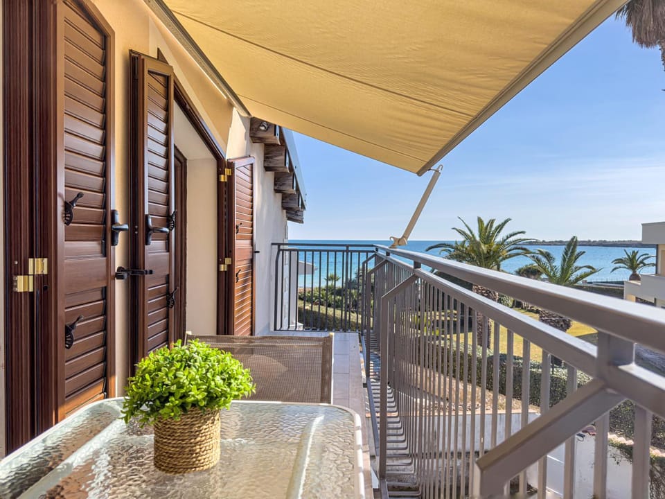View (from property/room), Balcony/Terrace, Sea view