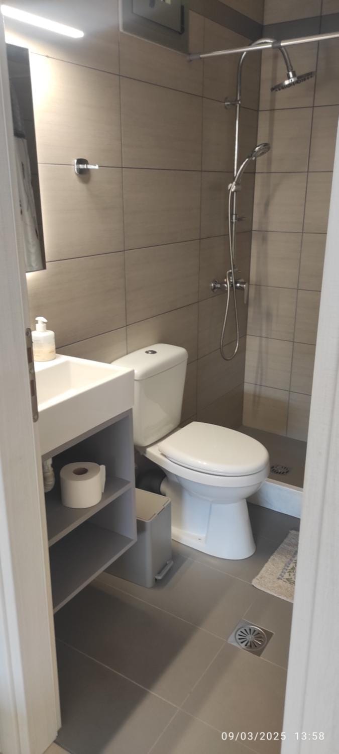 Shower, Toilet