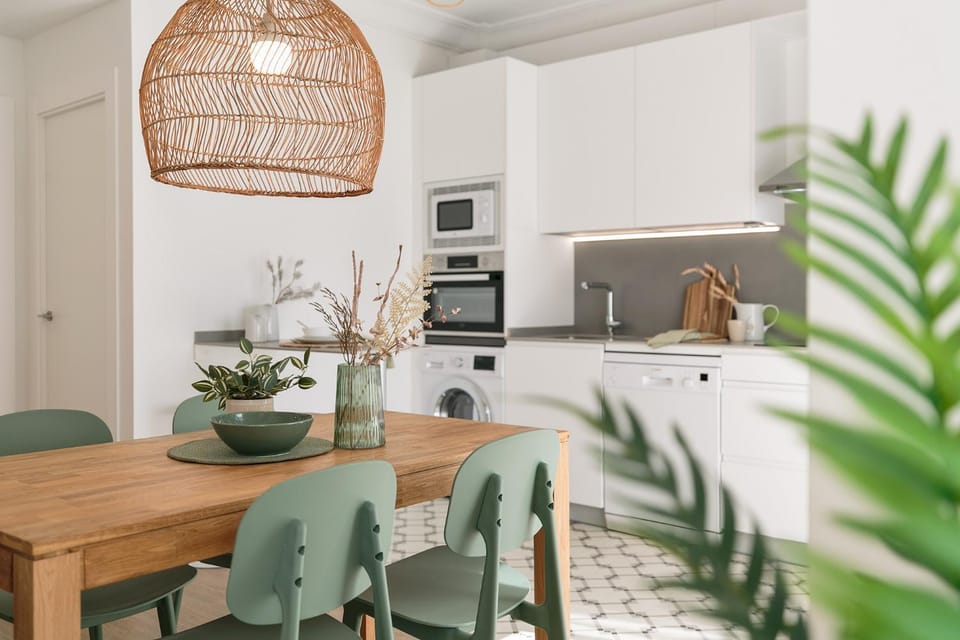 Kitchen or kitchenette, Dining area, minibar, pet friendly