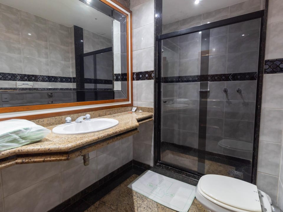 Shower, Bathroom, towels