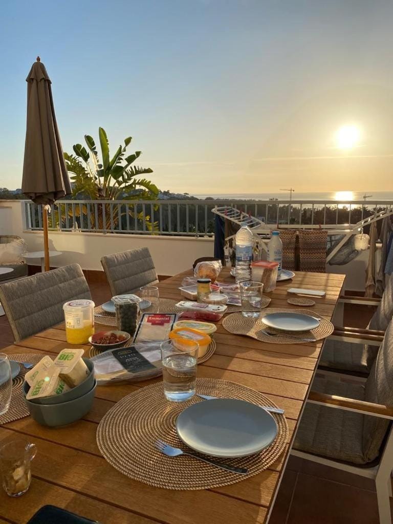 Natural landscape, View (from property/room), Balcony/Terrace, Dining area, Sea view
