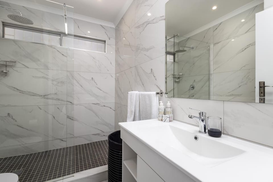 Shower, Bathroom, towels