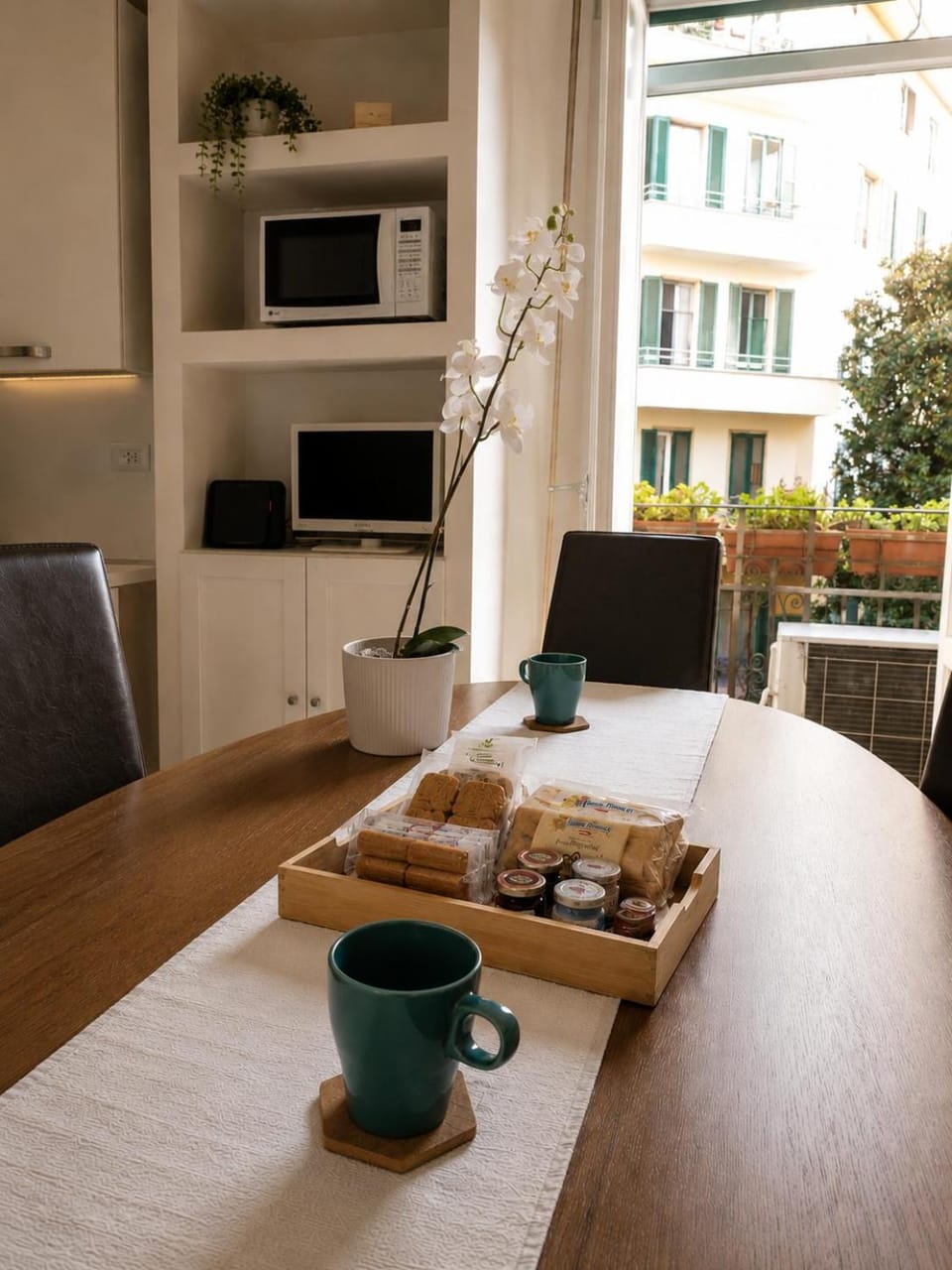 Coffee/tea facilities, Dining area, Food, Breakfast