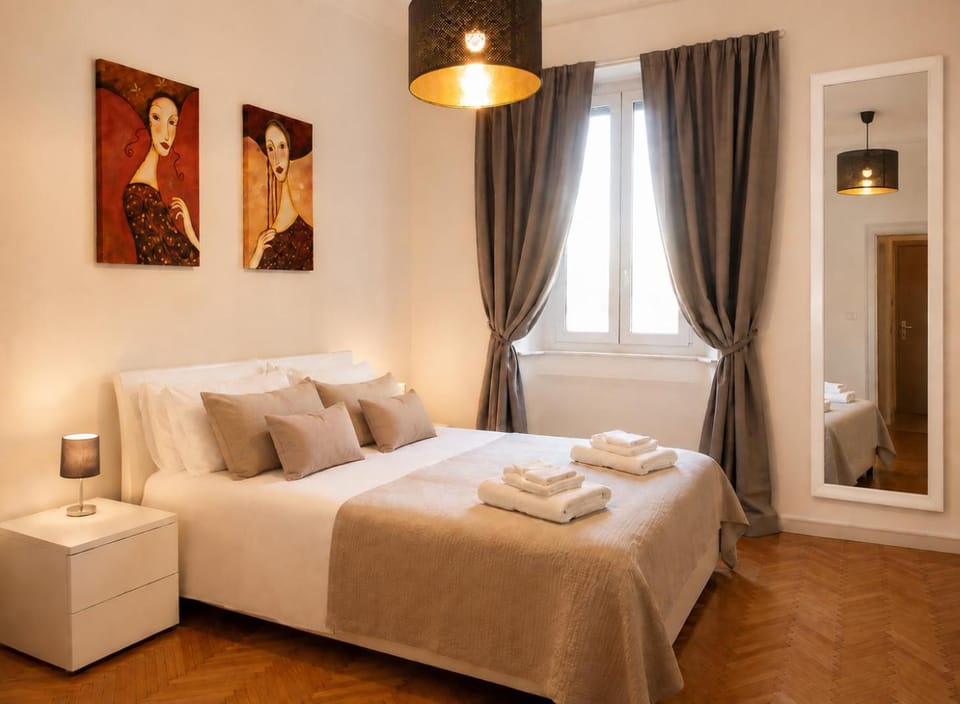 Bed, Photo of the whole room, Bedroom, towels
