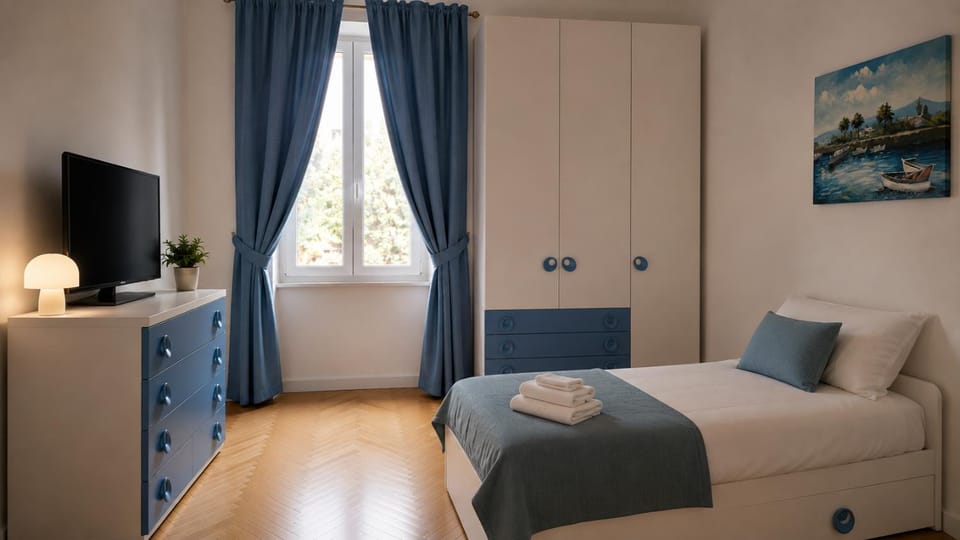Bed, TV and multimedia, Photo of the whole room, Bedroom, towels