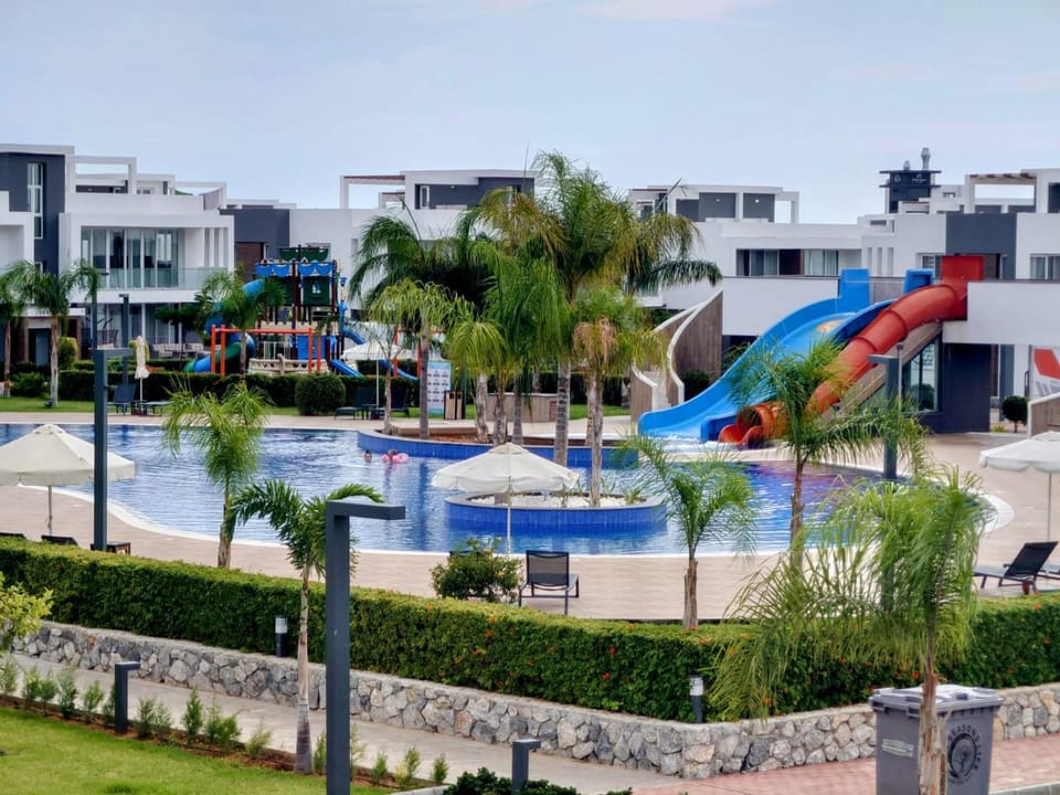Property building, Restaurant/places to eat, Swimming pool