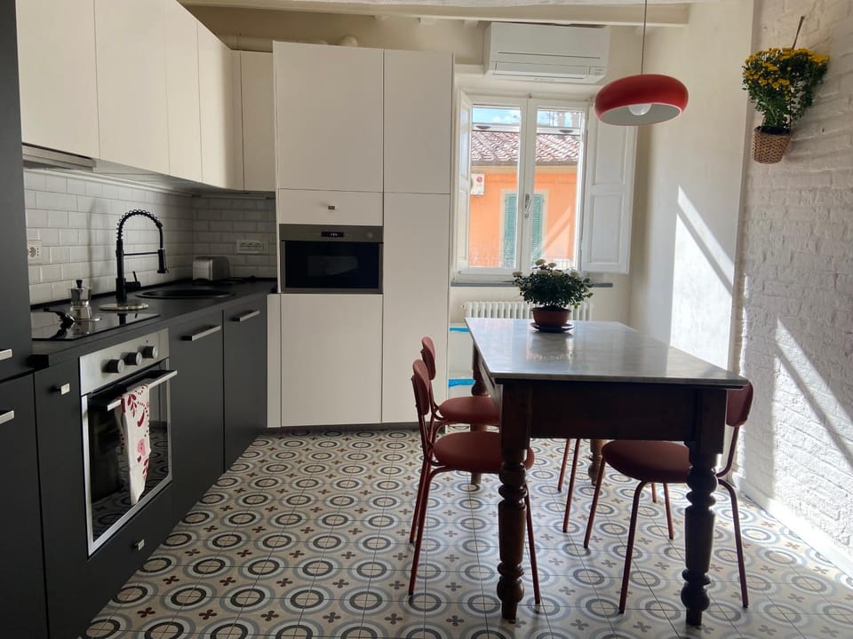 Kitchen or kitchenette, Dining area, dishwasher, minibar, pet friendly, toaster