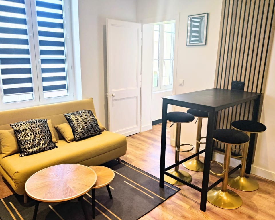 HÔTEL PARTICULIER - Plein Centre Ville - Idéal Groupes House in Lisieux