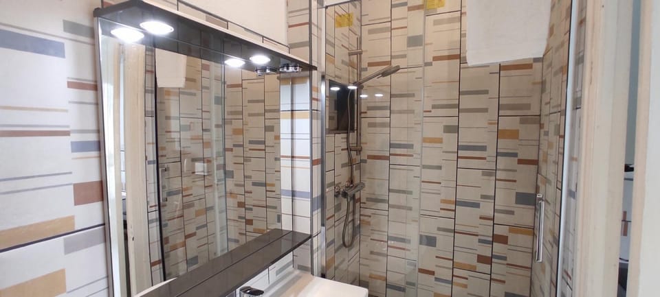 Shower, Bathroom
