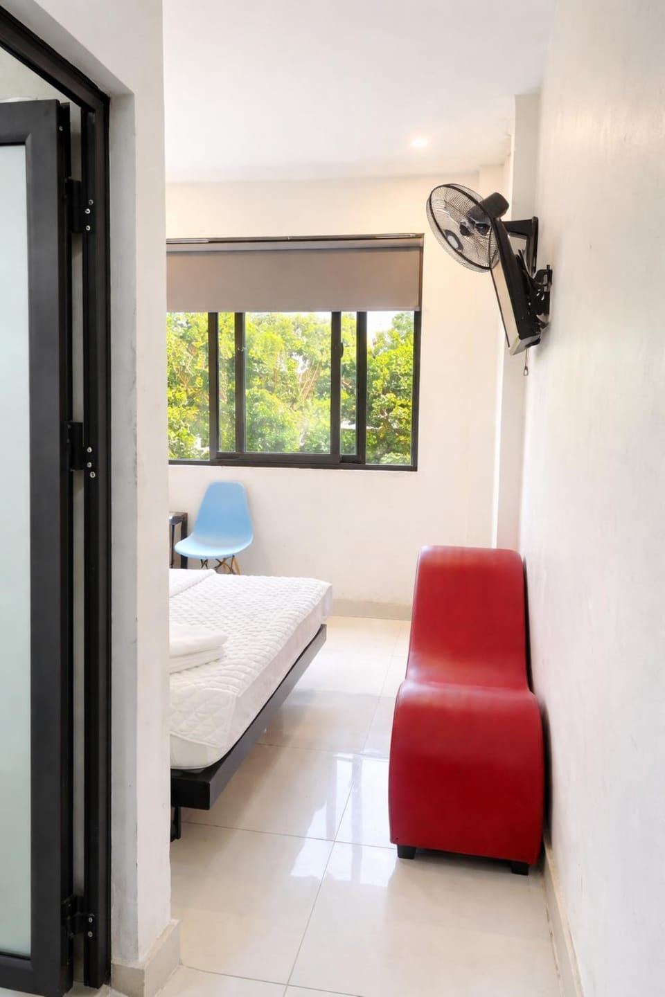 Photo of the whole room, Bedroom