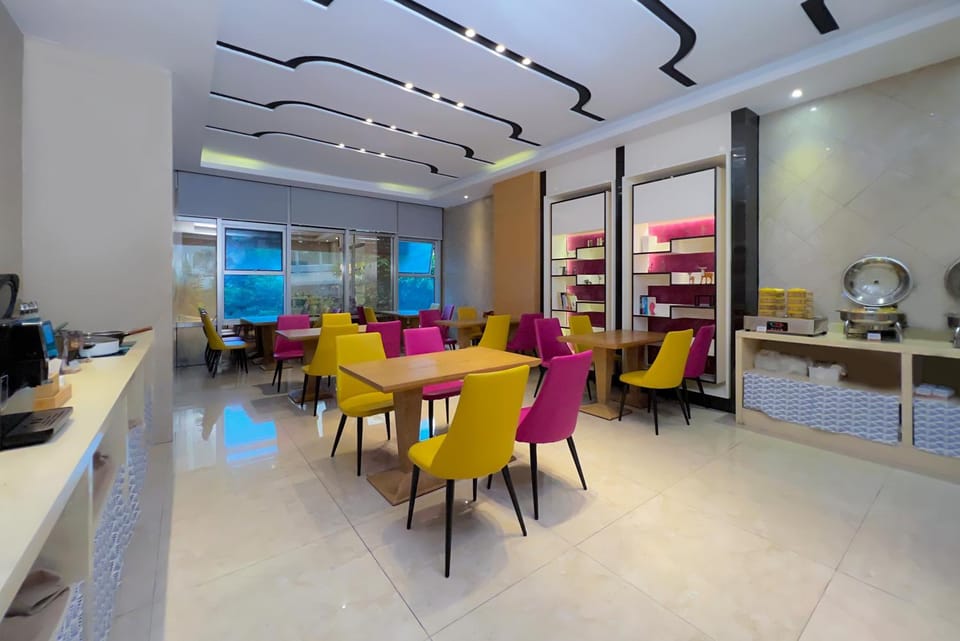 Restaurant/places to eat, Seating area