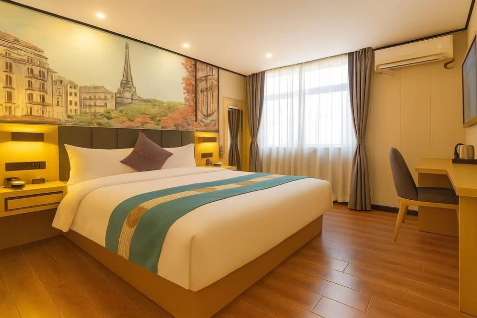 Bed, TV and multimedia, Photo of the whole room, Bedroom, air conditioner