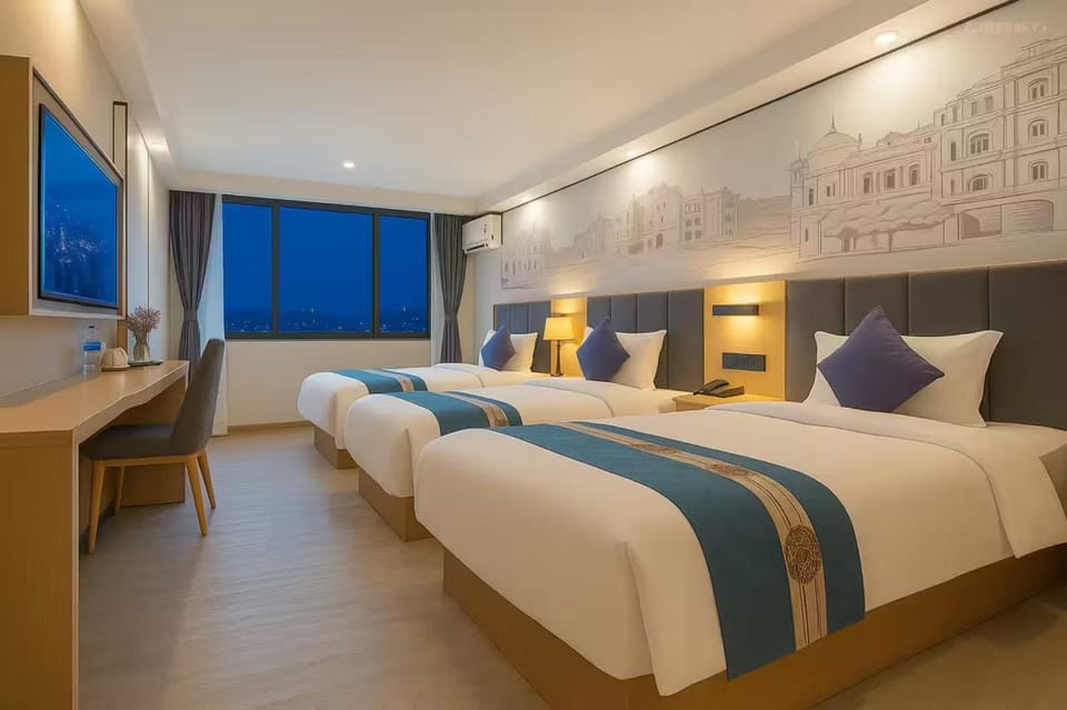 Bed, TV and multimedia, Photo of the whole room, Bedroom