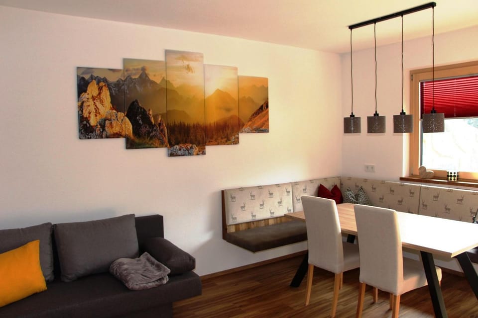 Living room, Dining area, kitchen