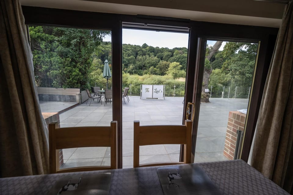 Day, Dining area