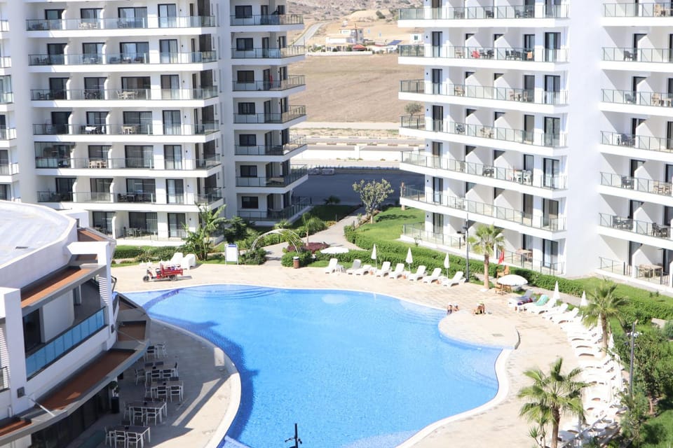 Property building, Pool view