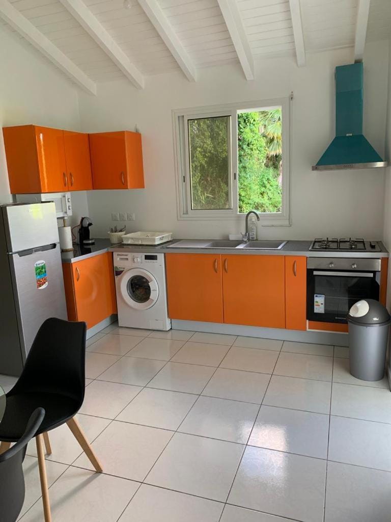 Coffee/tea facilities, minibar, washing machine