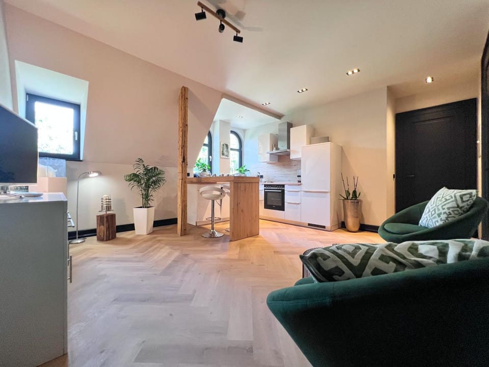 Kitchen or kitchenette, Living room, Seating area