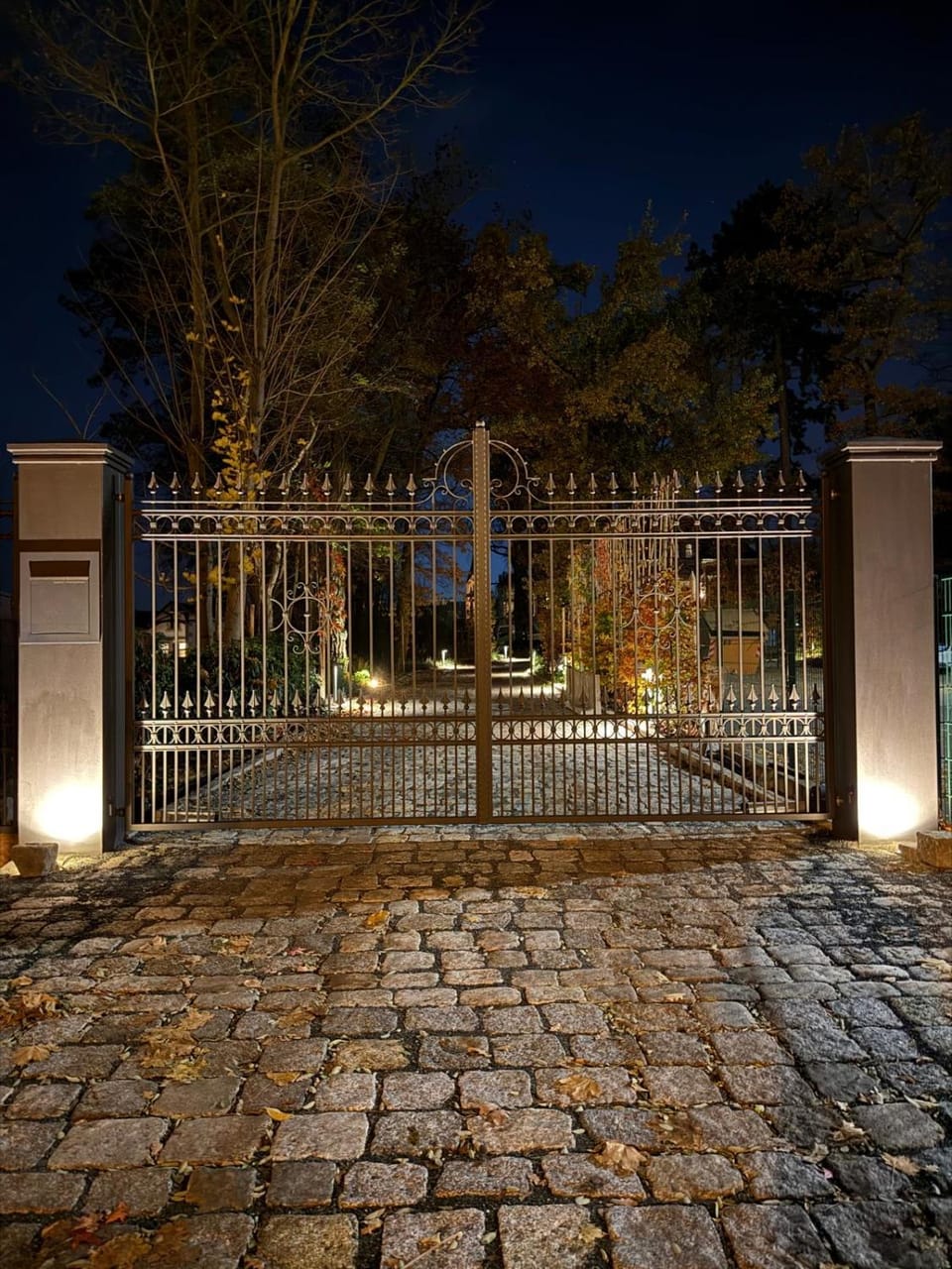 Facade/entrance, Night