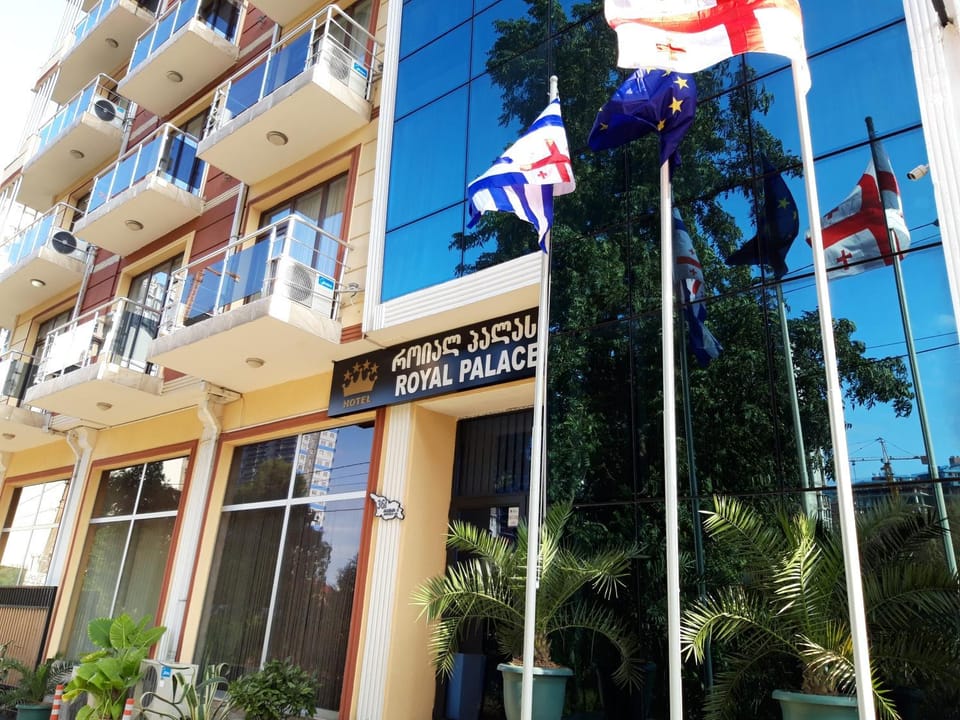 Property building, Facade/entrance, Pets, group of guests