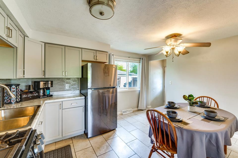 Swim, Bike & Fish: Pet-Friendly Lorain Retreat! House in Lake Erie