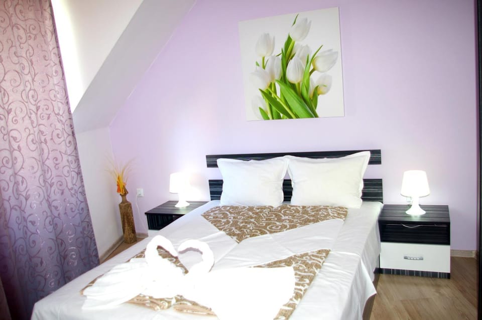 Seating area, Bedroom