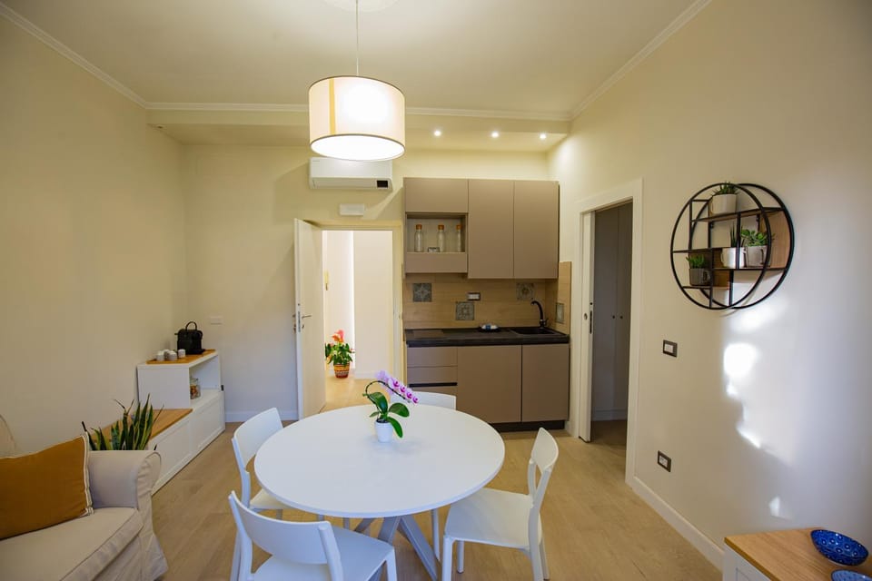 Living room, Seating area, Dining area, stove