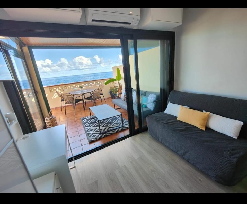 Patio, Natural landscape, View (from property/room), Photo of the whole room, Seating area, Dining area, Bedroom, air conditioner