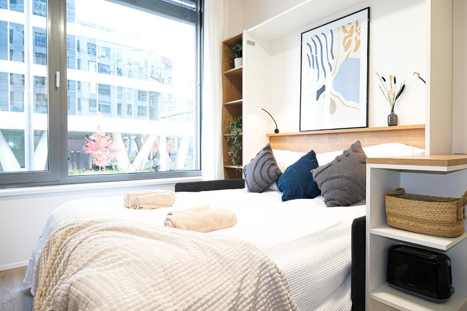 Bed, Bedroom, towels