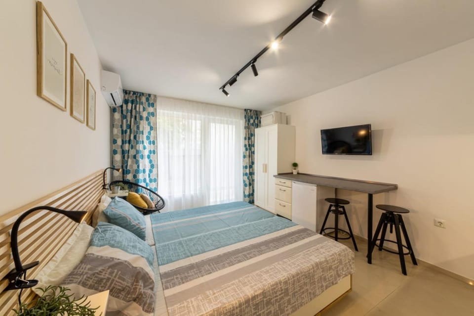 TV and multimedia, Bedroom, hair dresser