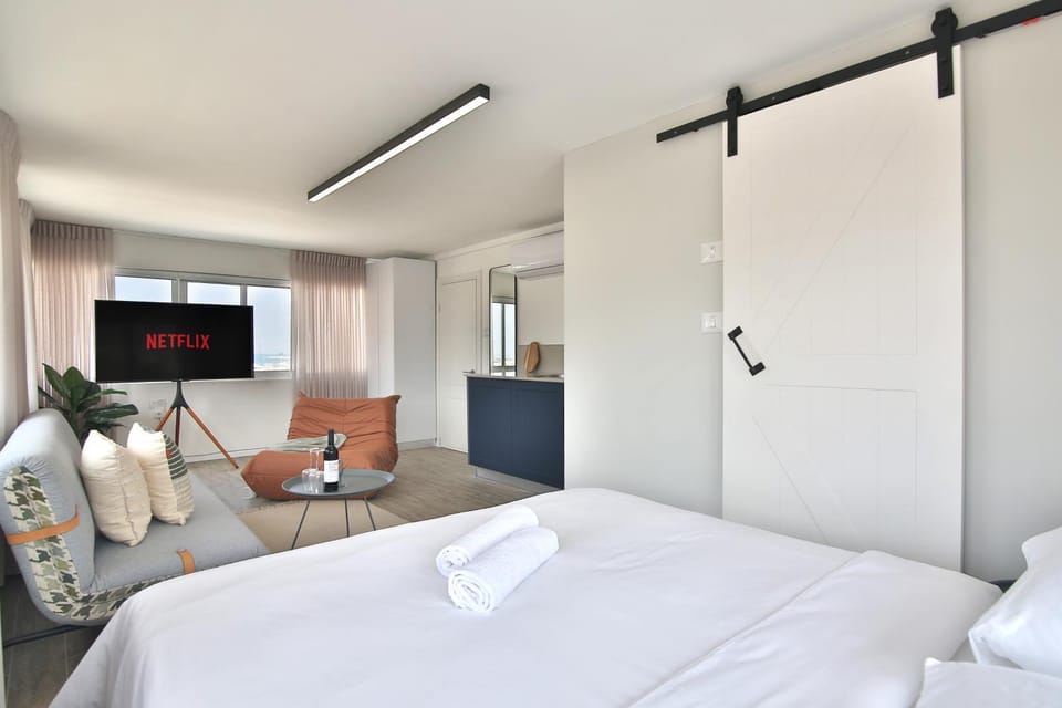 ROOFTOP 42 - Studio Apartment in Haifa