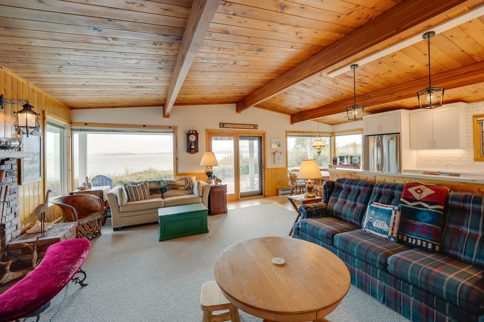 Serene Island Retreat w/ Beach Access & Mtn Views! House in Whidbey Island