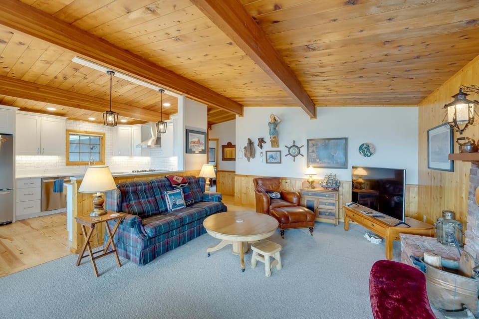 Serene Island Retreat w/ Beach Access & Mtn Views! House in Whidbey Island