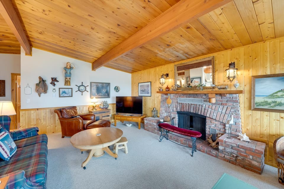 Serene Island Retreat w/ Beach Access & Mtn Views! House in Whidbey Island