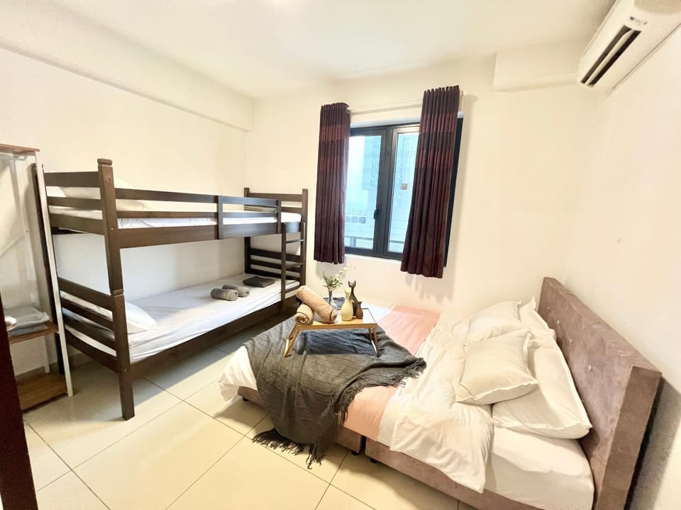 T4 1-10Pax 2Room Trefoil Cozy Home Setia Alam WiFi Apartment in Selangor, Malaysia