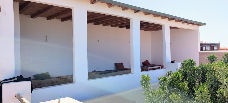Property building, Balcony/Terrace, Living room, Seating area