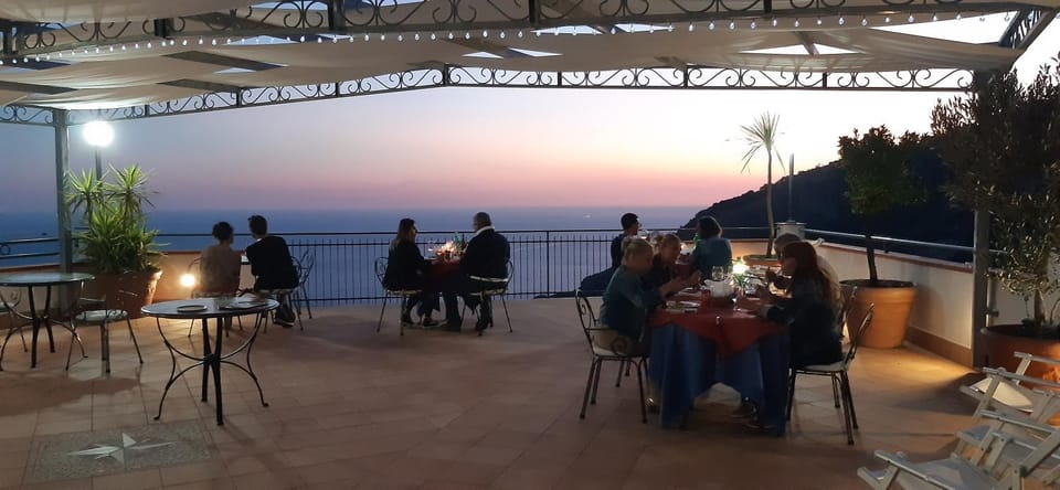 Restaurant/places to eat, Balcony/Terrace, group of guests