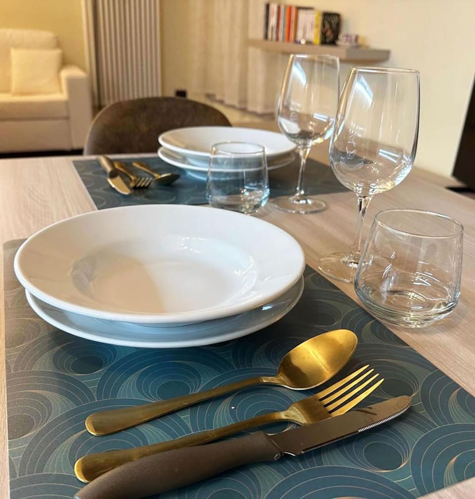 Kitchen or kitchenette, Living room, Food and drinks, Dining area, Food, Breakfast, Drinks, kitchen