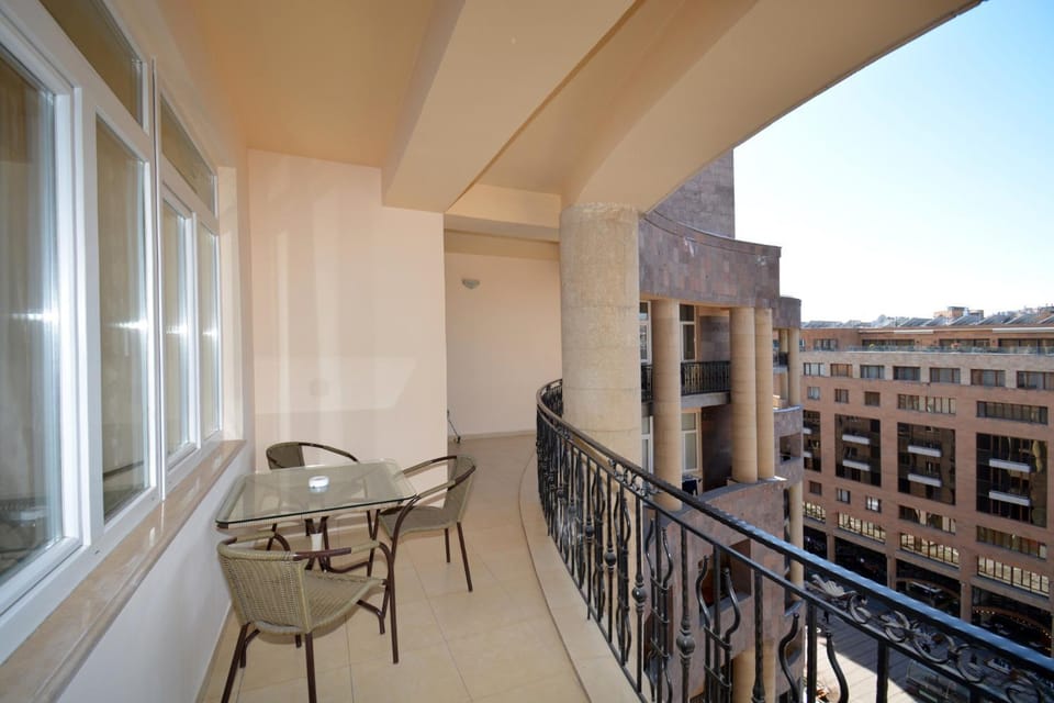 Northern Avenue, 2 bedrooms Luxury apartment HH882 Apartment in Yerevan
