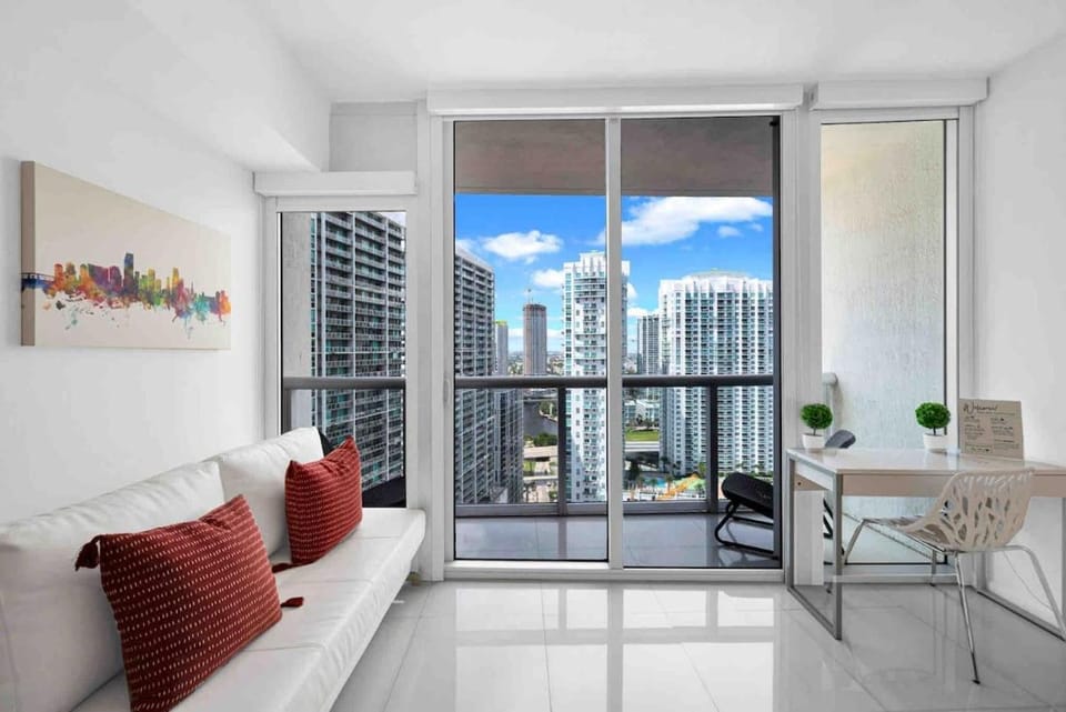 Stylish Studio Icon, W Hotel Waterfront Building House in Brickell