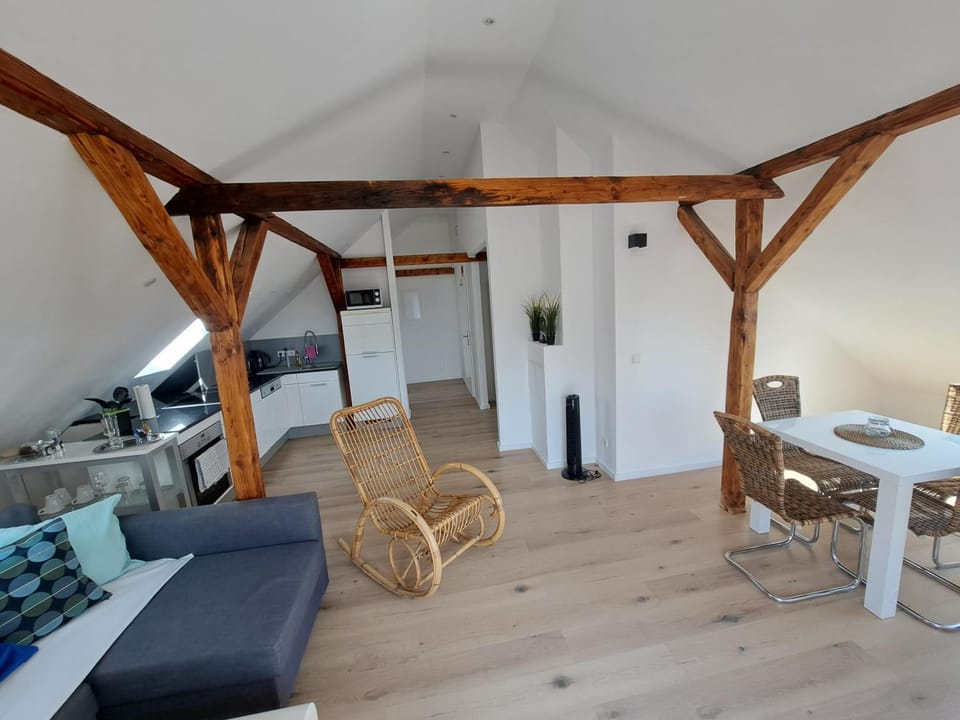 Bed, Kitchen or kitchenette, Living room, Photo of the whole room, Seating area, Dining area, Bedroom, hair dresser