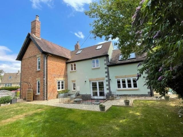 Elm Cottage House in West Oxfordshire District