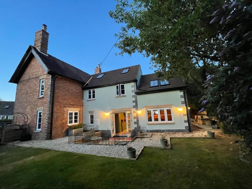 Elm Cottage House in West Oxfordshire District