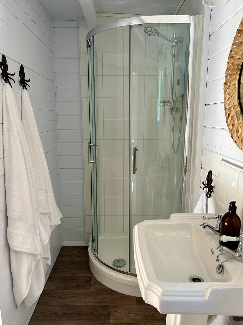 Shower, Bathroom, towels