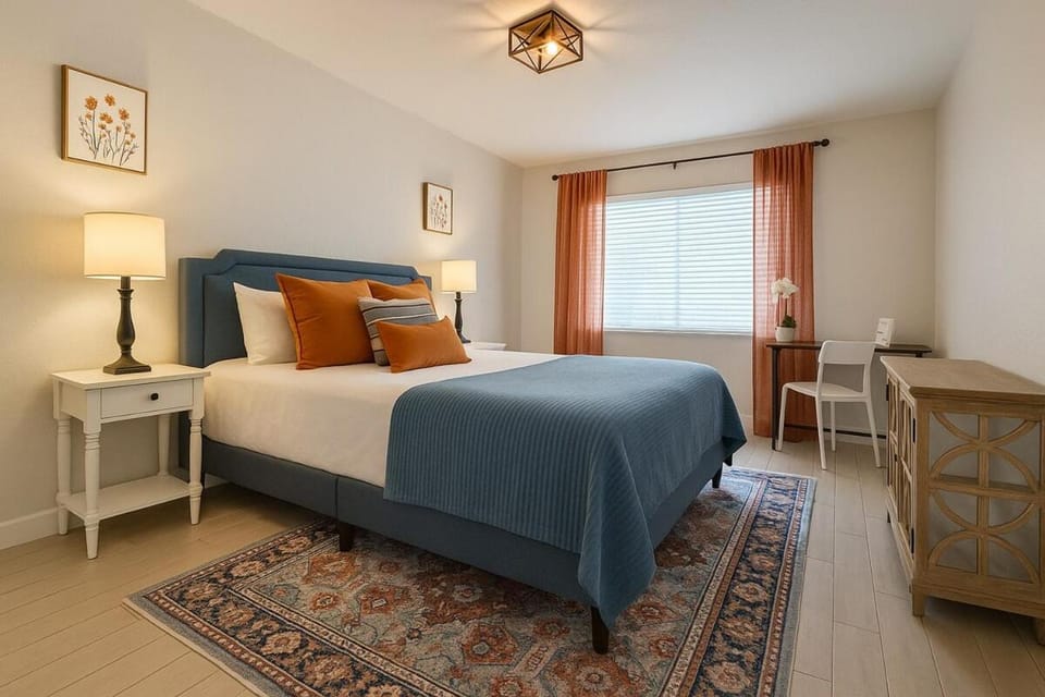 NEW Steps to Downtown - 7 Mins to Beach & Free Parking House in New Port Richey